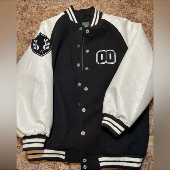WILD FABLE BLACK &WHITE WOMEN VARSITY JACKET IN SIZE SMALL snaps closure - Picture 3 of 8